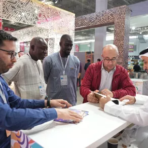 جناح وزارة التعليم في معرض تونس الدولي للكتاب يجذب الزوار