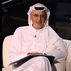 الأمير الشاعر بدر بن عبدالمحسن خلال حفل البدر في إثراء 