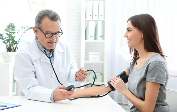 قياس ضغط الدم في المنزل أفضل من قياسه لدى الطبيب على المدى الطويل