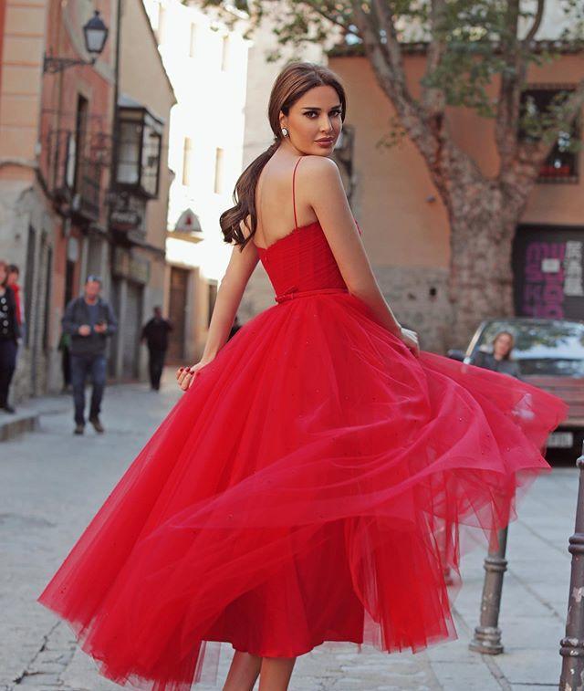 فستان سيرين الأحمر