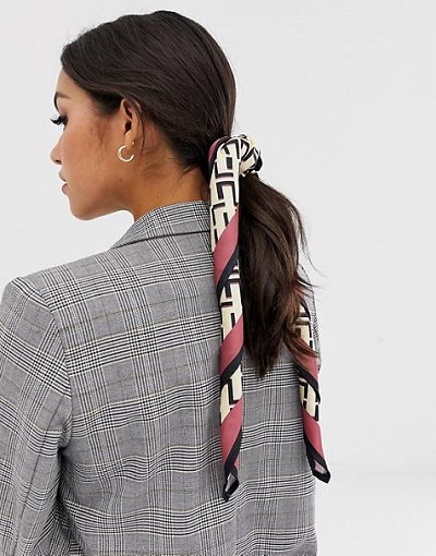 صيحات تنسيق السكارف 2019 بطريقة ربطة الشعر