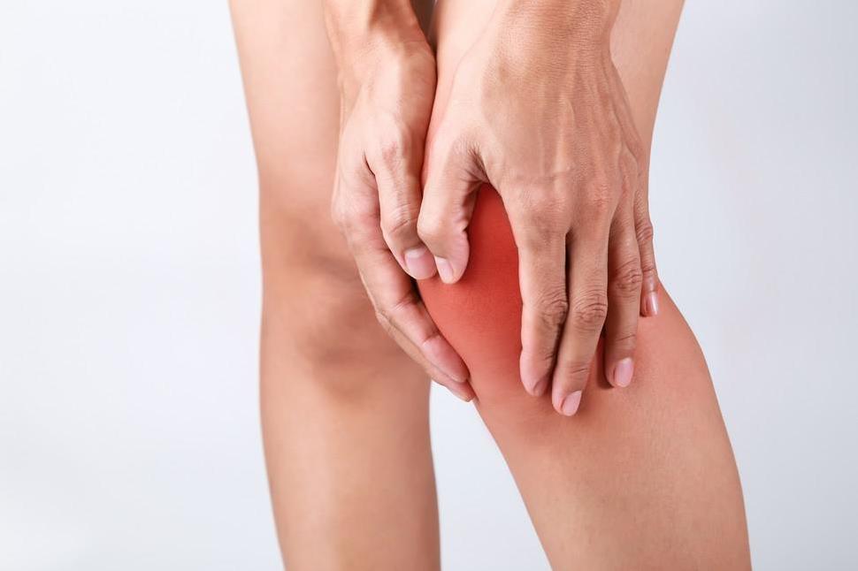 التهاب المفاصل يصيب العمود الفقري في البداية وليس الركبتين