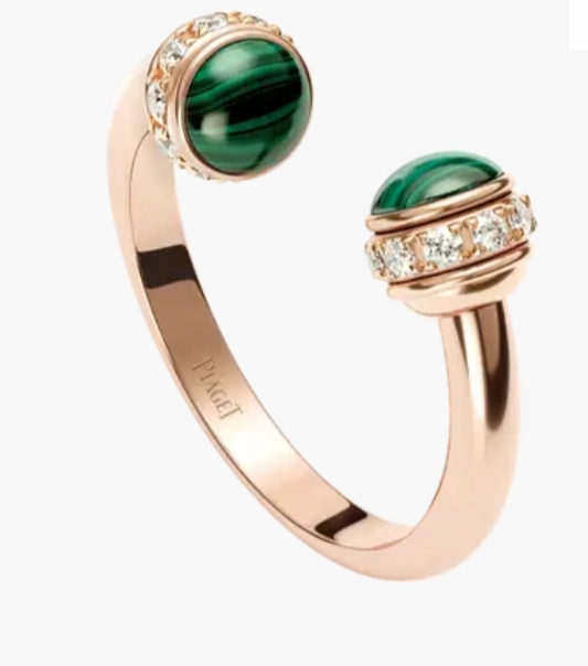 خاتم مفتوح بالألماس والملاكيت الأخضر من ماركة بياجيه «Piaget»