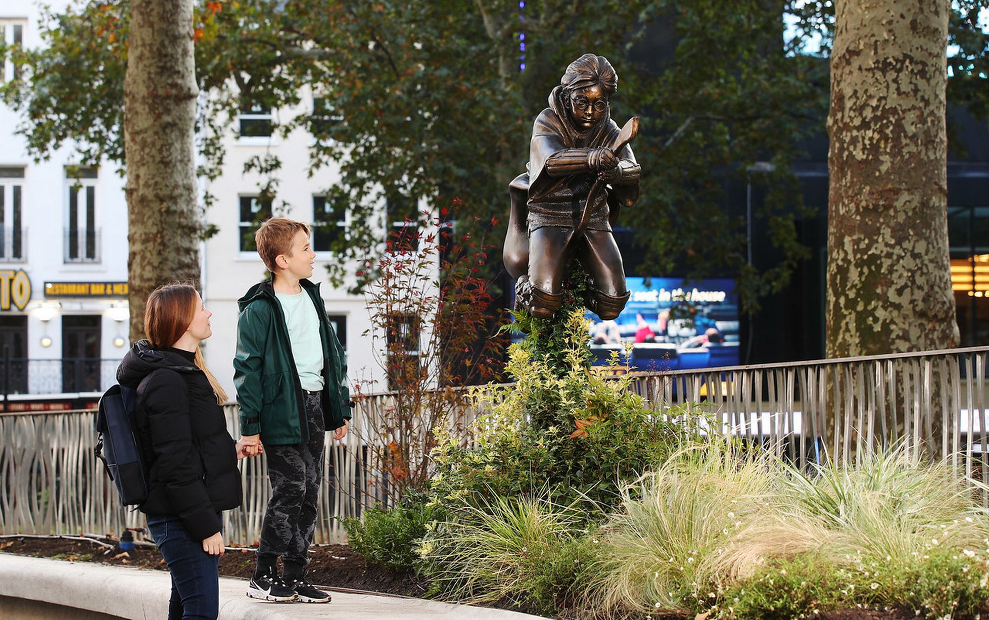 تمثال هاري بوتر في شوارع لندن