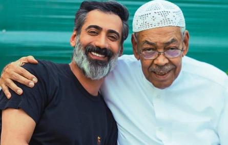 محمد العلوي برفقة الفنان سعد الفرج - صورة من صفحته على انستغرام