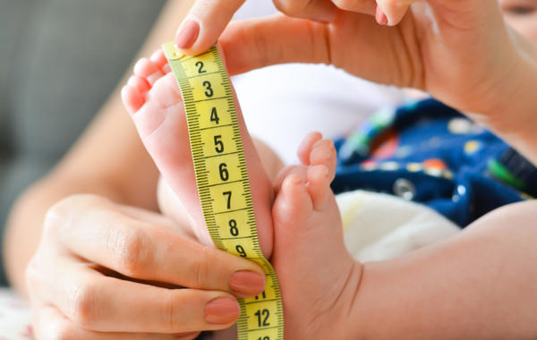 صورة لقياس قدم المولود