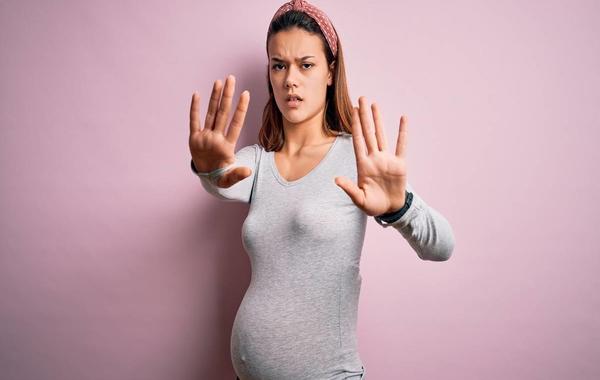 صورة لحامل في أول شهور الحمل