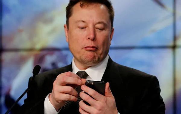 Elon Musk يغير خططه ويبيع 6.9 مليار دولار في أسهم Tesla مع اقتراب تجربة Twitter