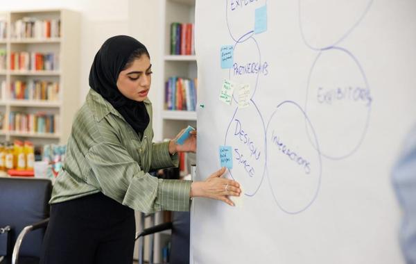 مركز أبوظبي للغة العربية يختتم برنامجه التدريبي في معرض فرانكفورت للكتاب. الصورة من "وام"