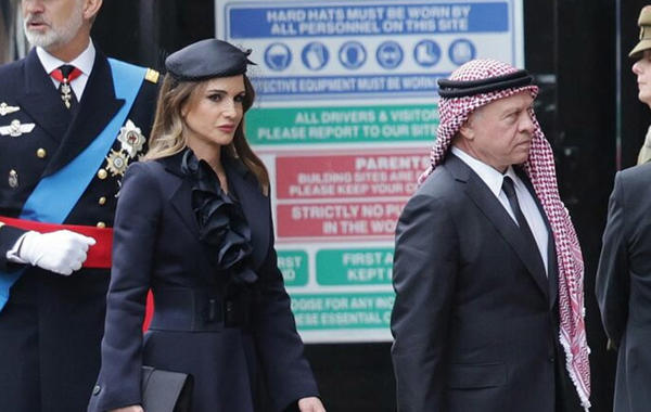 الملكة رانيا خلال مراسم الجنازة الملكية - الصورة من حسابها الرسمي على إنستغرام